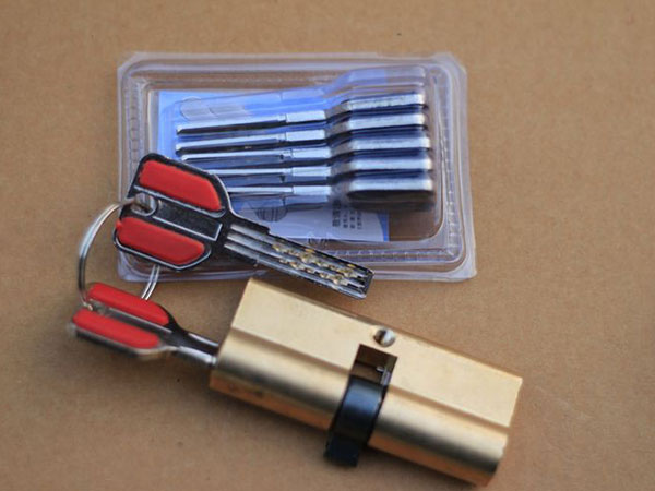 大余24小时上门开锁公司